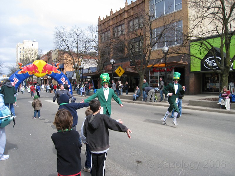Shamrocks-Shenanagians-08 175.jpg - The guys are still looking for their pot 'o gold somewhere.